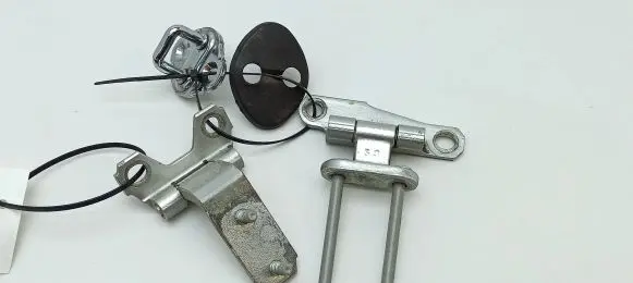 Rear door hinge set