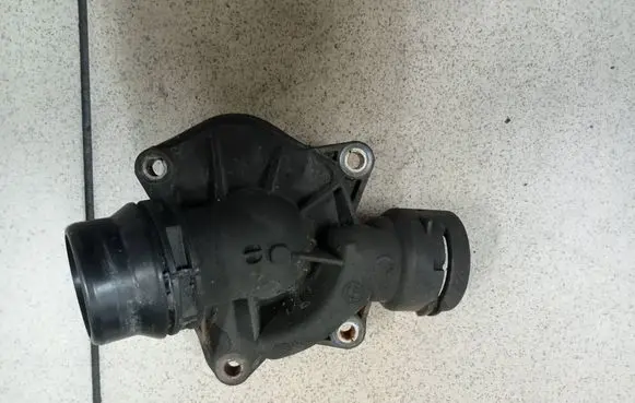 Thermostat/thermostat housing