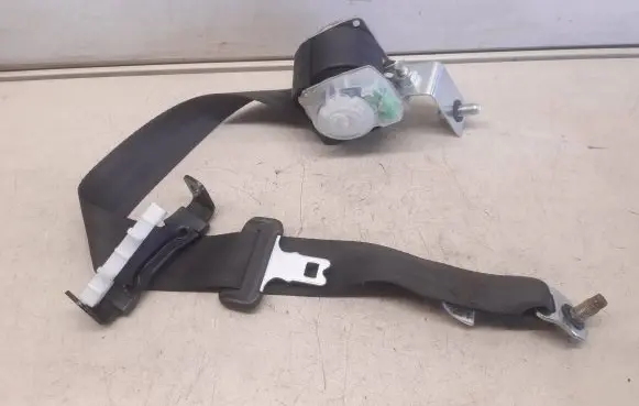 Nissan Navara D40 Middle seatbelt (rear) 7G5120