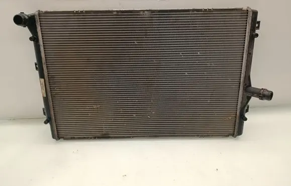 Volkswagen PASSAT B7 Coolant radiator 3AA121253