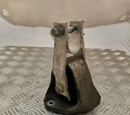 Volvo XC90 Engine mount bracket 31339951