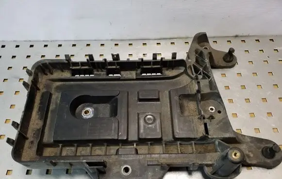 Battery tray