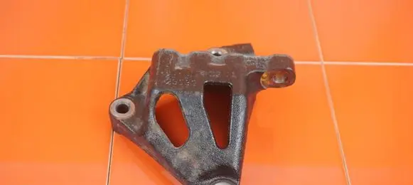Lexus ES VII XZ10 Engine mounting bracket 231525030 14MB6