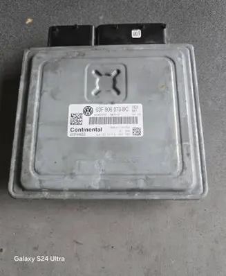 Volkswagen Golf VI Engine control unit/module 03F906070BC 5WP44653