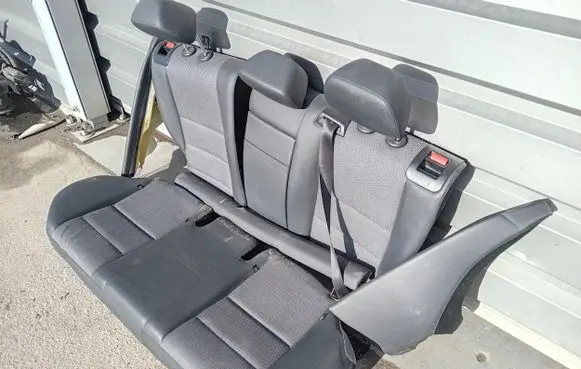 Mercedes-Benz C W204 Second row seats 