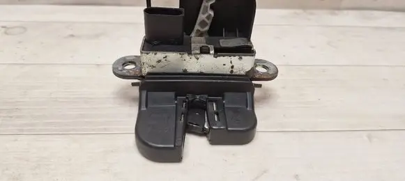Volkswagen PASSAT B6 Tailgate/trunk/boot lock/catch/latch 