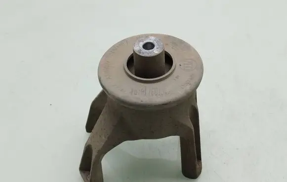 Volkswagen Transporter - Caravelle T5 Engine mounting bracket 7E0199849