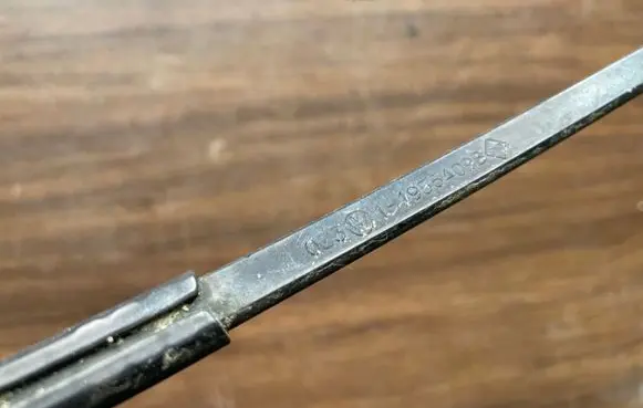 Volkswagen Golf III Front wiper blade arm 1H1955409B