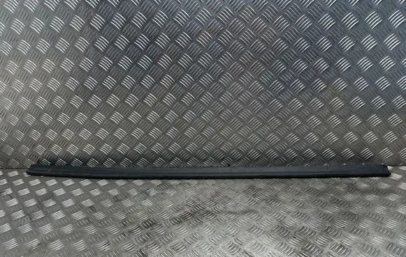 Porsche Macan (95B) Engine compartment rubber 95b823737