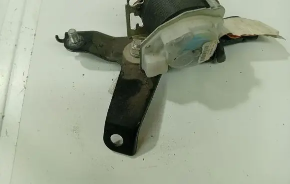 Subaru B9 Tribeca Middle seatbelt (rear) 6313214719