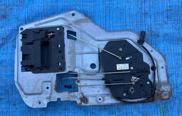 Volkswagen Multivan T5 Rear door lock 7H0827201BA 22228 01072473002