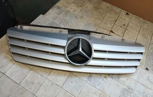Mercedes-Benz Vaneo W414 Front bumper upper radiator grill A414880085