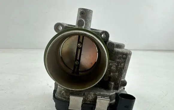 Volkswagen Golf VIII Throttle valve 03F133062E