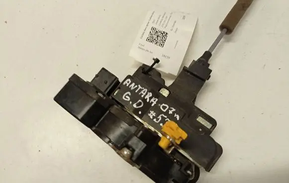 Opel Antara Rear door lock