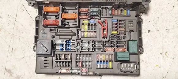 BMW 3 E90 E91 Fuse module 911944603 90105336 17925000000