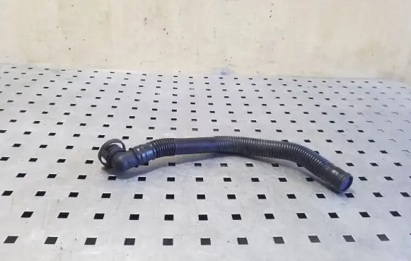 Audi A3 S3 8P Breather/breather pipe/hose 1K0129637D