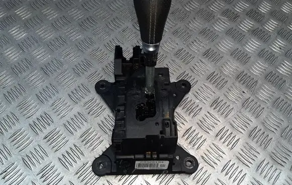 Chevrolet Camaro Gear shifter/selector 23325194 10142015080531