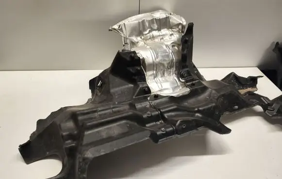 Mercedes-Benz GLA W156 Engine splash shield/under tray A2465201323