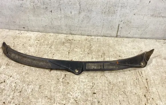 Windshield trim