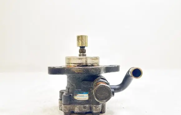 Nissan X-Trail T30 Power steering pump 8H800 68231069
