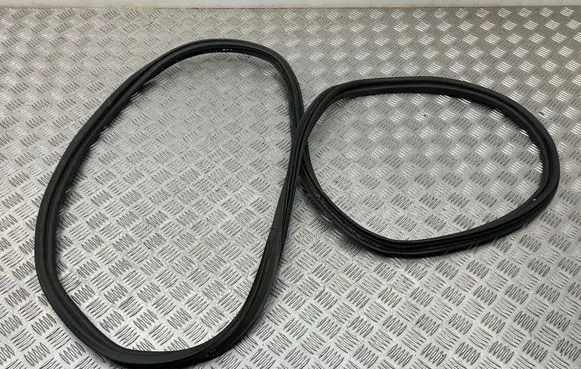 Jeep Grand Cherokee WL Trunk rubber seal (body)