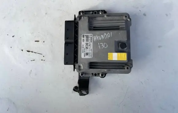 Hyundai i30 Engine control unit/module 391402ABB0 EDC17C57 0281031578