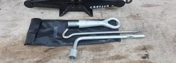 Citroen C-Crosser Tool set 9200A006