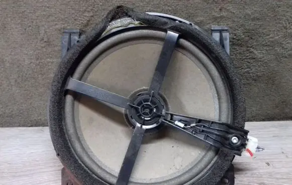 Volvo S60 Parcel shelf speaker 30745945