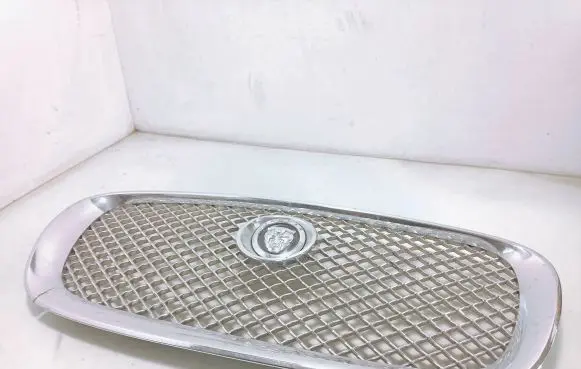 Jaguar XF X250 Front bumper upper radiator grill 8X238A100AE 8X238B271AC