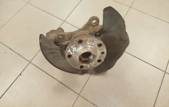 Volkswagen Transporter - Caravelle T5 Front wheel hub 7H0258D