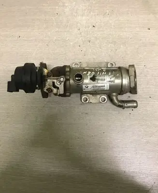 Renault Scenic II - Grand scenic II EGR valve cooler H8200340616