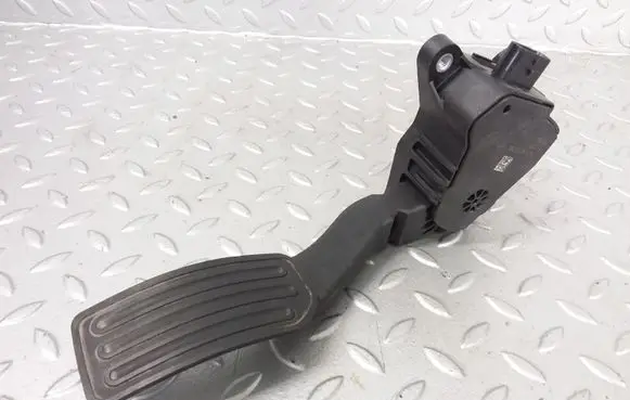 Nissan Note (E12) Accelerator throttle pedal 180029KS0A