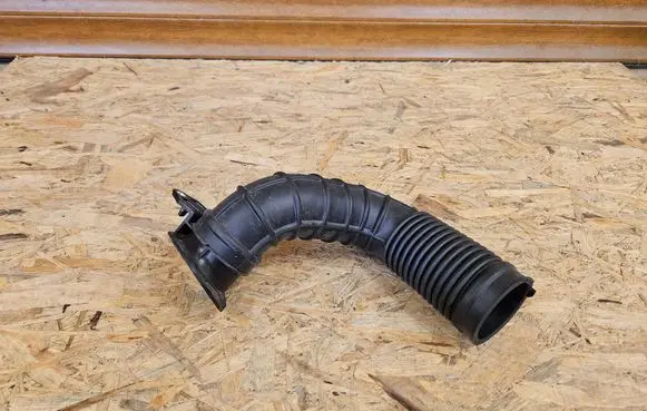 Suzuki SX4 S-Cross Air intake duct part 1376657T00