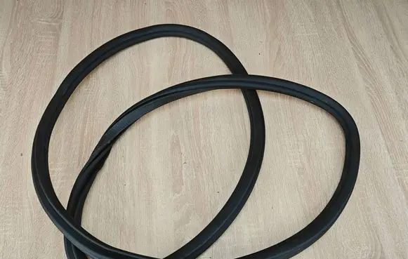 BMW 8 G16 Rubber seal rear door 7435439