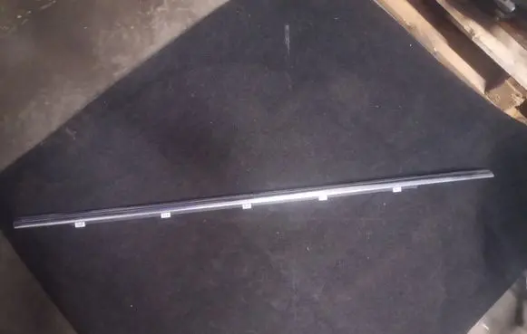 Hyundai Ioniq Front door glass trim molding
