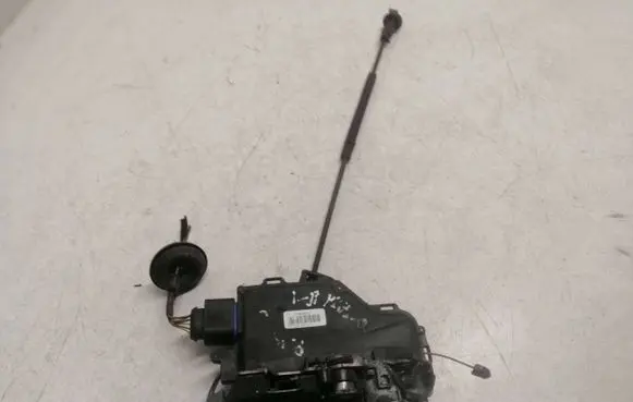 Skoda Octavia Mk2 (1Z) Front door lock 3D1837015