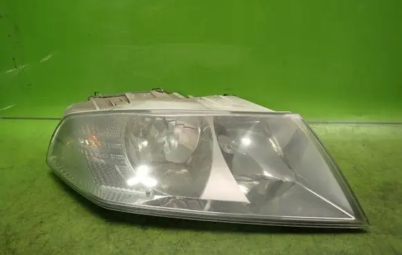 Skoda Octavia Mk2 (1Z) Headlight/headlamp