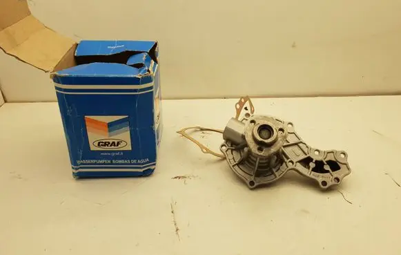Volkswagen Golf V Water pump 240279 026121005H 026121005G