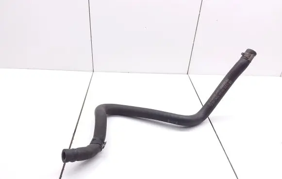 Opel Insignia A Engine coolant pipe/hose 13220154 565563897