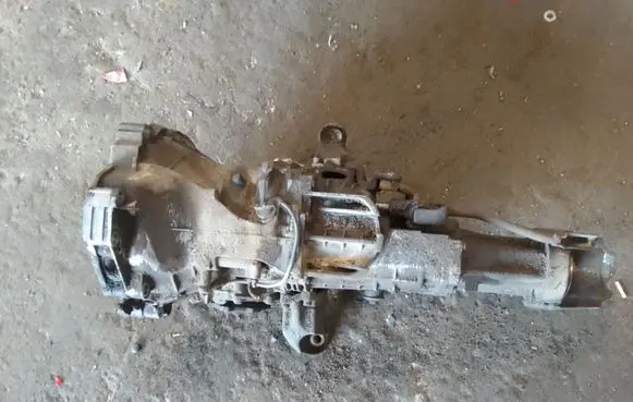 Audi A8 S8 D2 4D Manual 5 speed gearbox DJU 13078 DJU13078