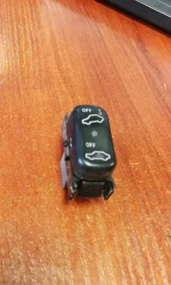 Mercedes-Benz E W210 Alarm switch 2108201710
