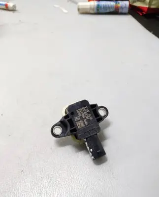 Skoda Fabia Mk3 (NJ) Airbag deployment crash/impact sensor 4H0955557 150530