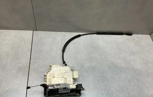 Seat Altea XL Rear door lock 5P0839012B