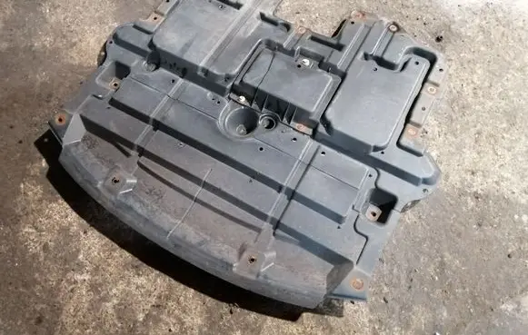 Engine splash shield/under tray
