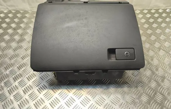 Volkswagen PASSAT B6 Glove box 3C1857114 T0024226 P0108696