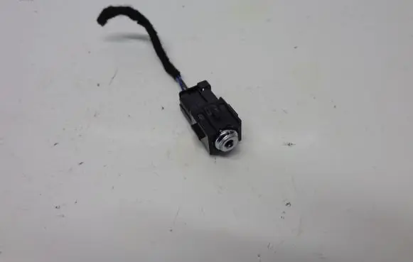 Peugeot 308 AUX in-socket connector 