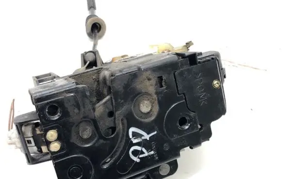 Volkswagen Golf IV Front door lock