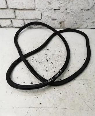 Volkswagen Touran III Rubber seal rear door 5TA867914B