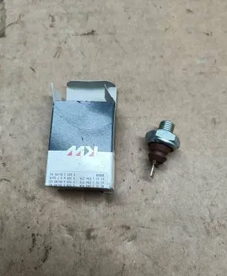 BMW 3 E30 Oil pressure sensor 500026 1354273 61311243414