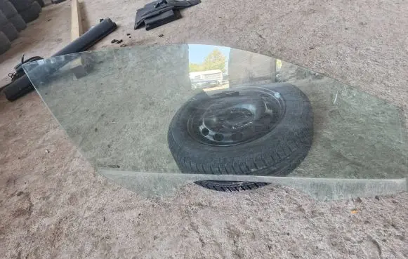 Ford Fiesta Front door window/glass (coupe) 43R001583